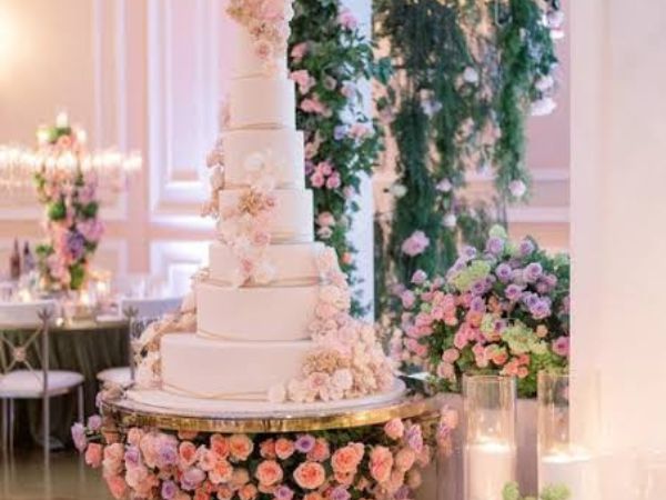 Rose Garden Cake || Romantic Wedding Cakes