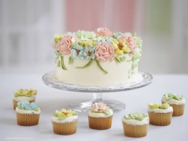 royal icing flower cake || Special Fruit Cake Design
