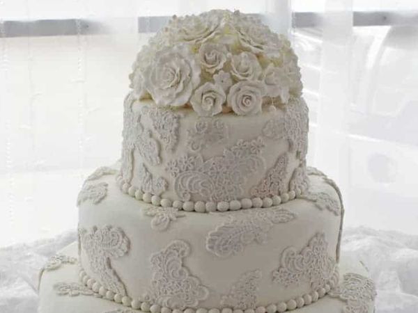 Vintage Lace Wedding Cake || Romantic Wedding Cakes