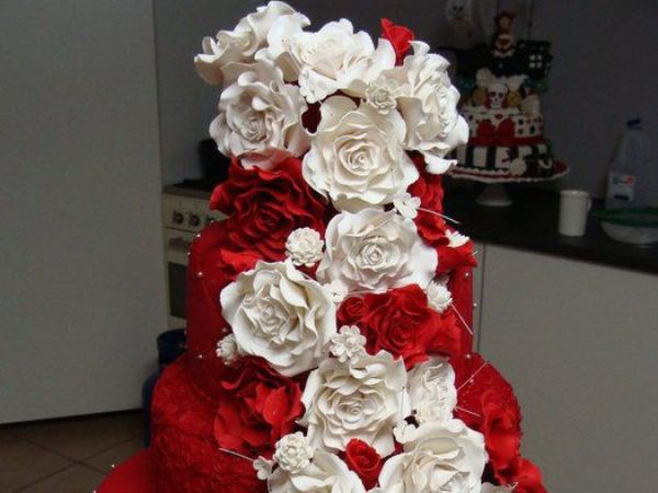 Romantic Red Velvet Wedding Cake || Romantic Wedding Cakes