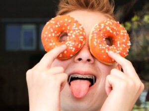 Read more about the article Can You Eat Donuts With Braces? Eat Sweets During Treatment