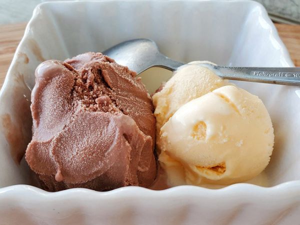 Chocolate And Vanilla Ice Cream